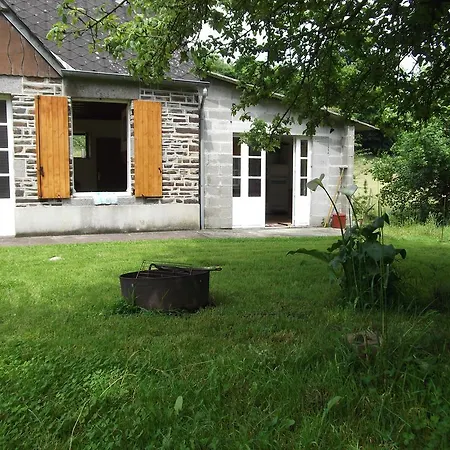 Petite Maison Au Bord De L'eau